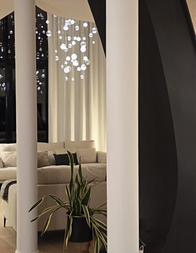 vue du luminaire Lure dans son environnement, une résidence privée à Montpellier, France