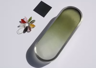 Applique CONCORD'AIR© BORA - verre dégradé bullé olivine, structure en laiton et ses échantillons